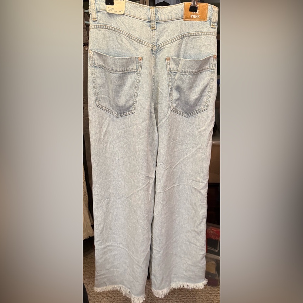 NWOT Free People We The Free Old West Slouchy Jeans - bleached indigo - Size 29 - Picture 5 of 7